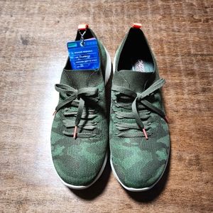 NWT Wide Fit Air-Cooled Memory Foam Camo Sneakers, Green/Pink, 10